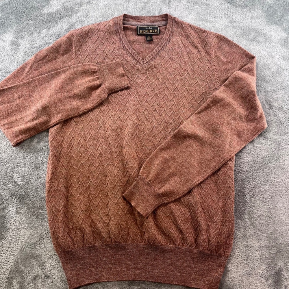 Jos A Bank Reserve Mens Medium Rust Merino Wool Blend V-Neck Diamond Knit Sweatr